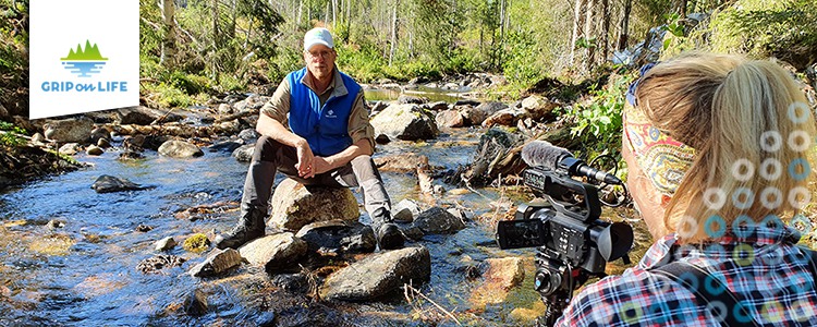 Filming in progress in a watercourse. Foto: Tobias Eriksson