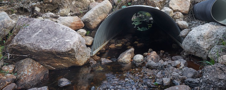En valvbåge som gör det möjligt att återställa den ursprungliga botten i vattendraget och bygga bort vandringshinder. Foto: Lei Milling